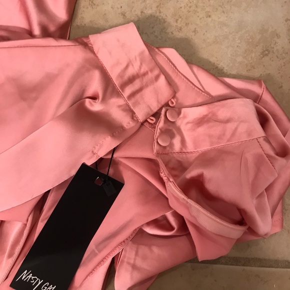 Nasty-Gal “love is in the air” satin midi dress - Picture 4 of 5